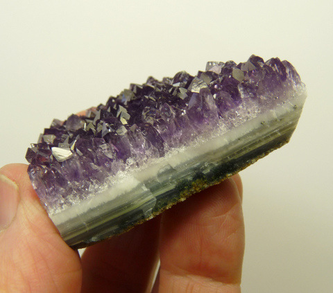 Drusy amethyst quartz crystals on agate